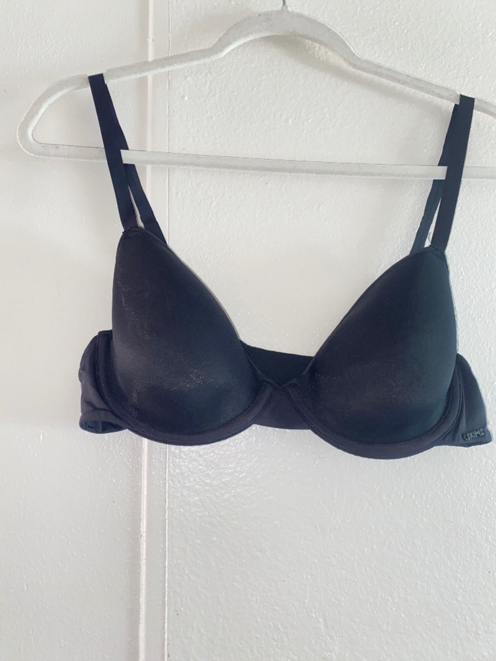 Skims Black Weightless Scoop Bra